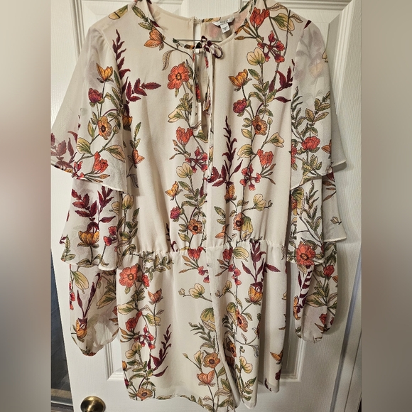 Sold.Guess Floral Romper. Size Large. - Picture 5 of 12